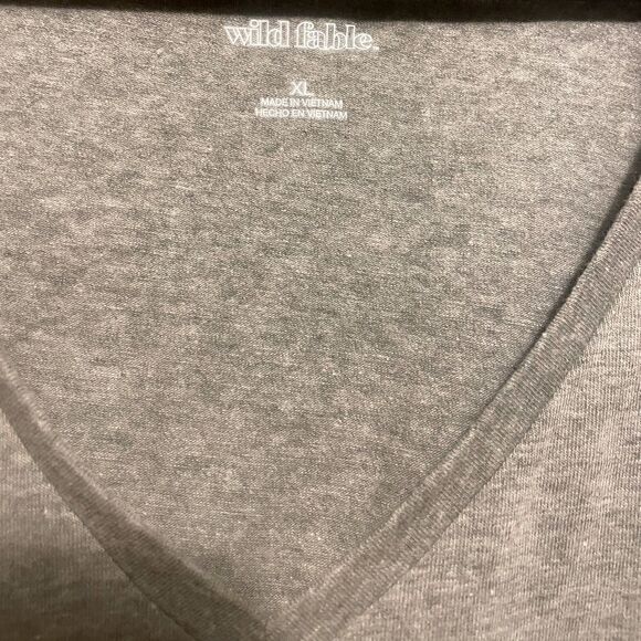 NWT-Women's Short Sleeve V-Neck Cropped T-Shirt - Wild Fable™‎ - Picture 3 of 6
